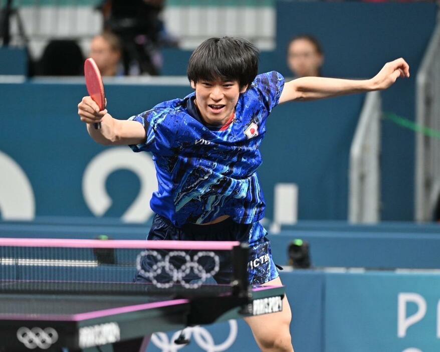 臆することなく攻め続けてストレートで勝利した戸上（Photo：ITTF／ONDA）