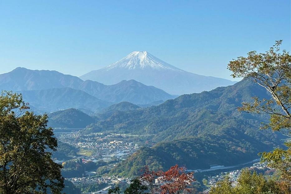 岩殿山から望む雄大な富士山