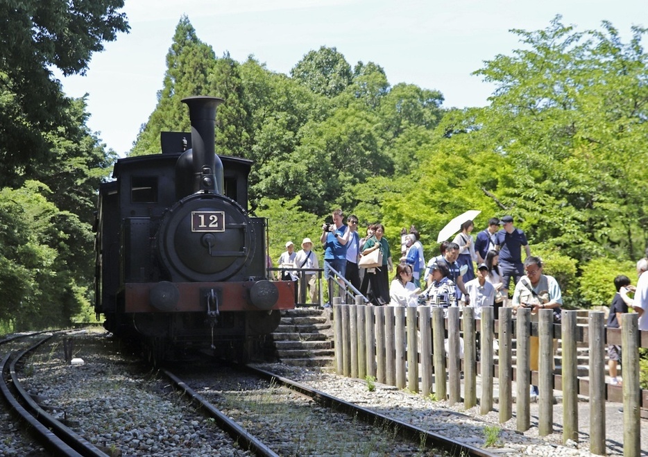 1874年にイギリスから輸入され、明治村で運行を続けるSL＝2024年5月、愛知県犬山市