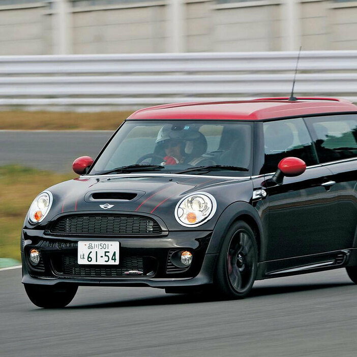 MINIクラブマンの最も高性能なグレードに位置づけられるMINI ジョン・クーパー・ワークス（JCW）クラブマン。