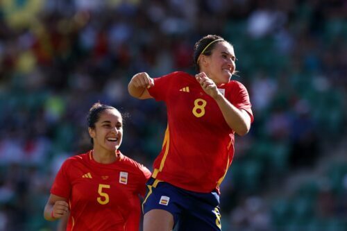 逆転勝利を手繰り寄せるゴールを決めたスペイン女子代表のカルデンティ（右） [写真]=Getty Images