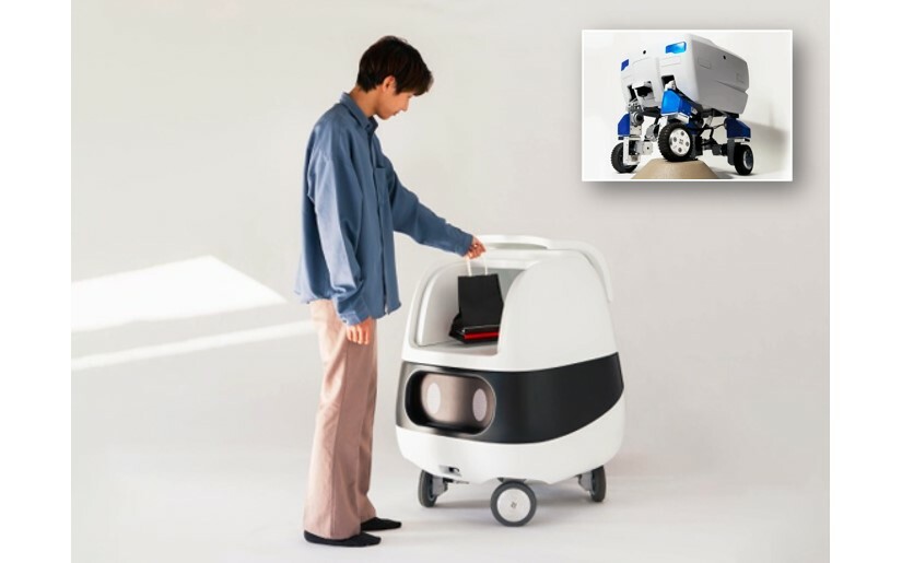 実機モデルと勝藤さん。カバー以外のロボット本体は、同大の別の研究室が所有しているPiezo Sonic製の「Mighty」（右上）を使用