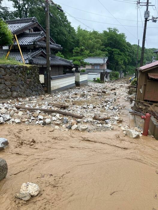 土砂崩れ現場周辺の様子（滋賀県提供　午前10時ごろ撮影）