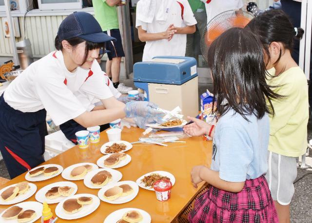 榎原中の生徒が企画・運営を担った「よわら夢ひろば」の七夕まつり