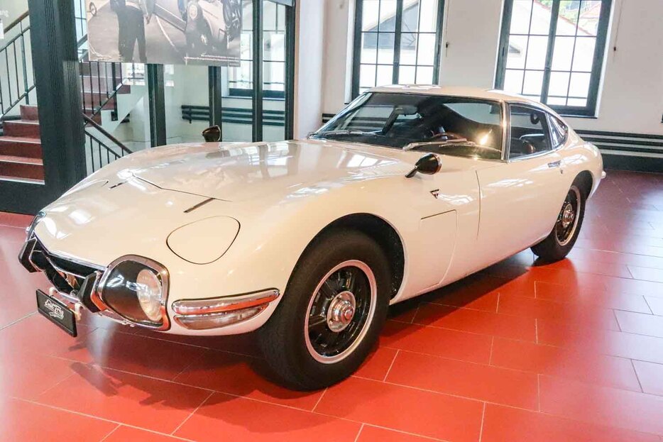 エミール・フレイ・クラシックスに収蔵展示されていたトヨタ2000GT。左ハンドル＝輸出仕様で、ヘッドライトが大きい前期モデルだが、これほど程度の良い個体は珍しい