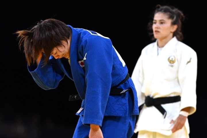 東京五輪の金メダリスト、阿部詩は連覇を狙ったが、2回戦でウズベキスタンのケルディヨロワに一本負けを喫した。写真：JMPA代表撮影