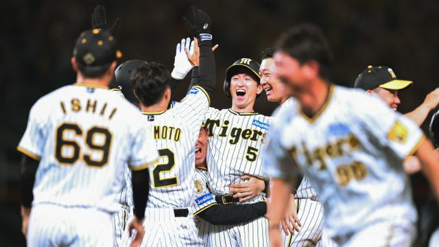 阪神は近本光司選手の一打でサヨナラ勝利(写真：時事)