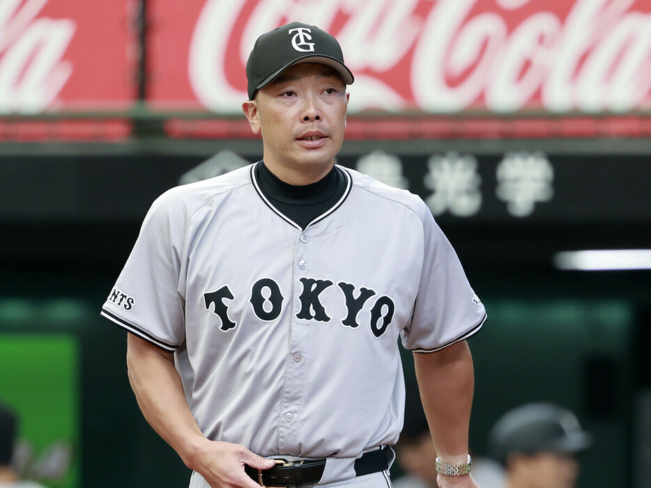 前半戦を首位で折り返した巨人・阿部慎之助監督　photo by Koike Yoshihiro