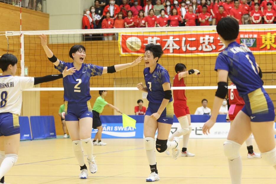 決勝トーナメント進出を決めた金蘭会【写真：田中風太】