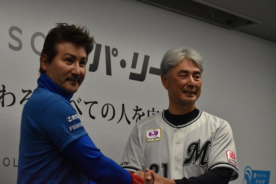 日本ハム・新庄剛志監督（左）、ロッテ・吉井理人監督（右）