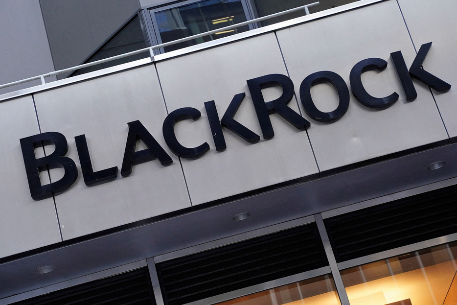 資産運用最大手ブラックロックは、英国のデータ会社プレキンを現金２５億５０００万ポンド（３２億３０００万ドル）で買収することで合意した。ニューヨークの本部で２０２１年撮影。（2024年　ロイター/Carlo Allegri/File Photo）