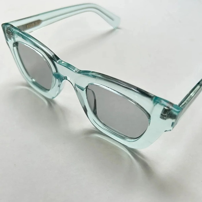 「ELIA POST MODERN PRIMITIVE EYE PROTECTION（CLEAR BLUE）」￥28,100／BRAIN DEAD