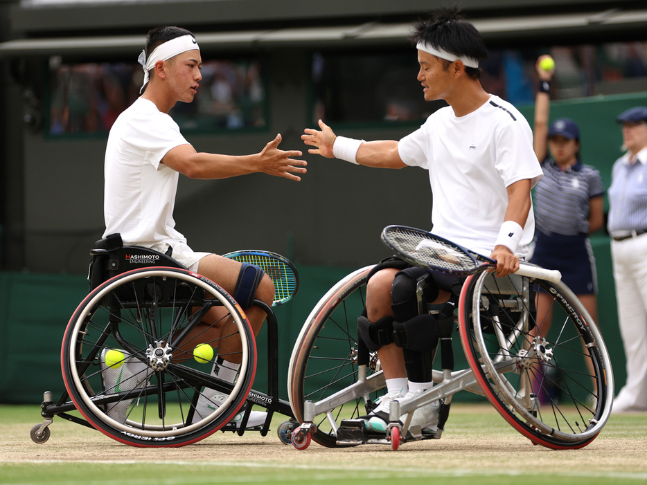 写真は2023年ウインブルドン（イギリス・ロンドン）での三木拓也（右）／小田凱人（トヨタ自動車／東海理化）（Getty Images）