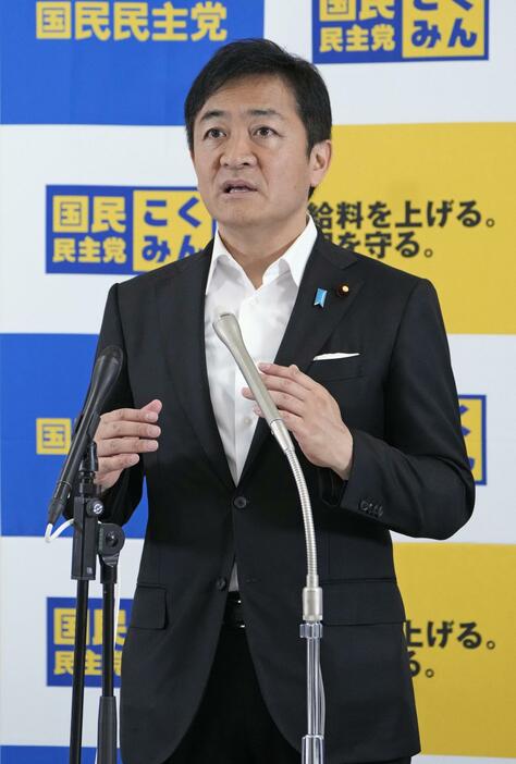 記者会見する国民民主党の玉木代表＝9日午前、国会