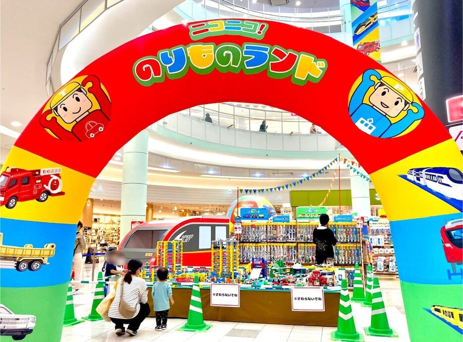 （C） ＴＯＭＹ　　「トミカ」「プラレール」は株式会社タカラトミーの登録商標です。