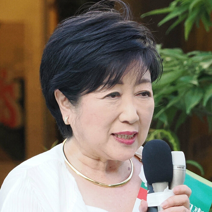 都知事選で街頭演説する小池百合子氏（写真・梅基展央）