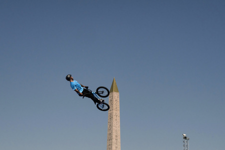 パリ五輪、自転車BMXフリースタイル男子を控え、練習に臨むアルゼンチンのホセ・トレスギル（2024年7月29日撮影）。