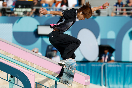 パリ五輪、スケートボード・男子ストリート決勝。演技に臨む堀米雄斗（2024年7月29日撮影）。