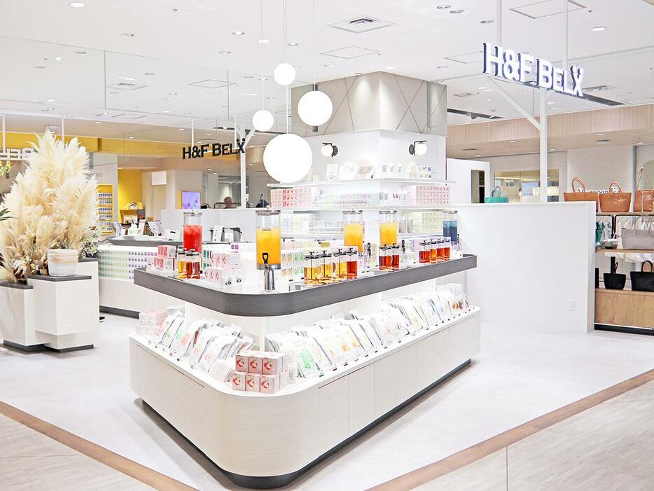 7月1日でオープンから3カ月を迎えるノンカフェイン専門店「H＆F BELX」の店内