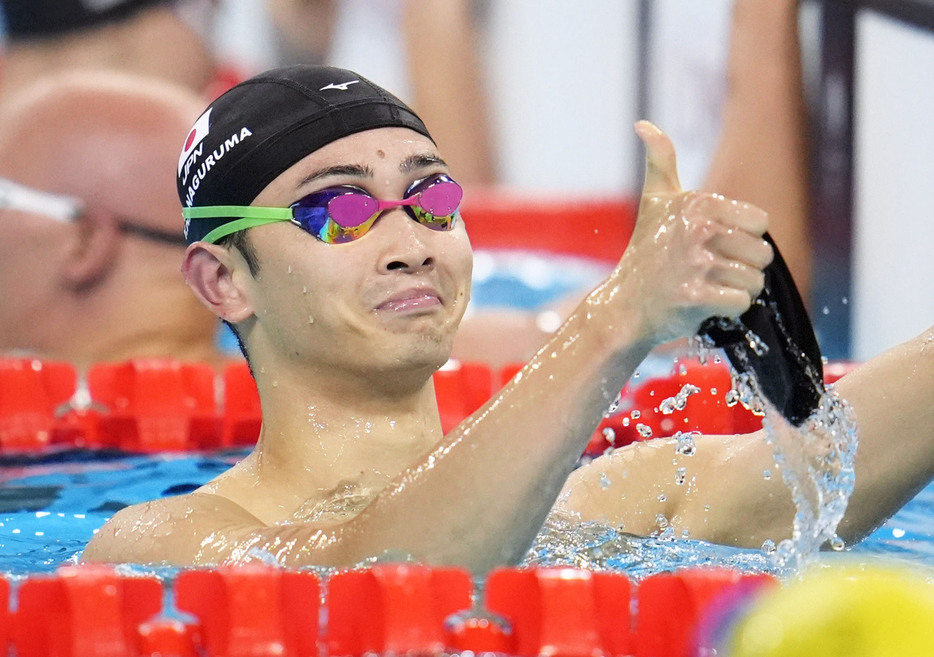 男子200メートル平泳ぎ予選　レースを終えポーズする花車優＝パリ郊外（共同）