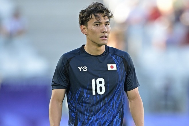 いとこが著名人だという話題に言及した佐藤。写真：金子拓弥 (サッカーダイジェスト写真部／JMPA代表撮影)