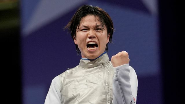 フェンシング男子フルーレ個人・飯村一輝選手(写真：AP/アフロ)