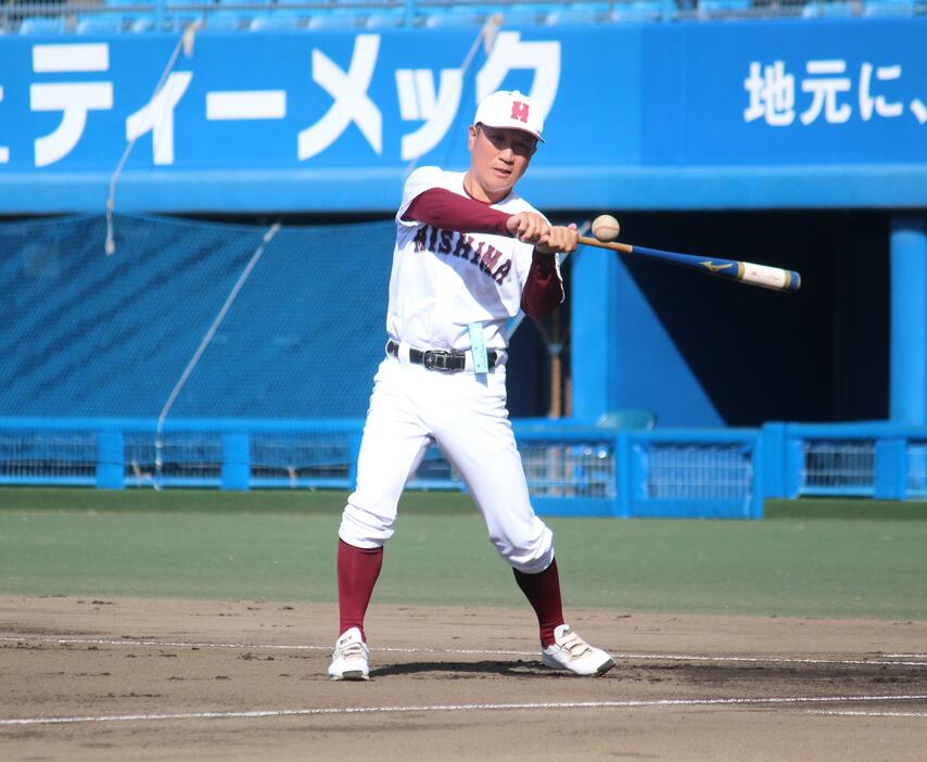 三島・佐藤 将太郎監督　写真提供：フィールドスポーツ出版