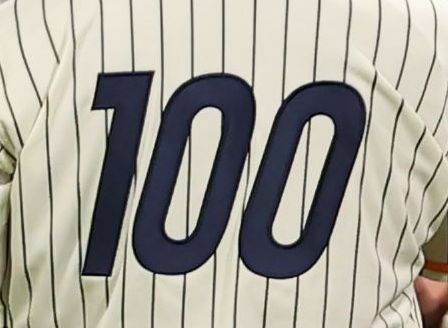 大社義規球団初代オーナーの永久欠番「100」を背負いプレーした日本ハムナイン
