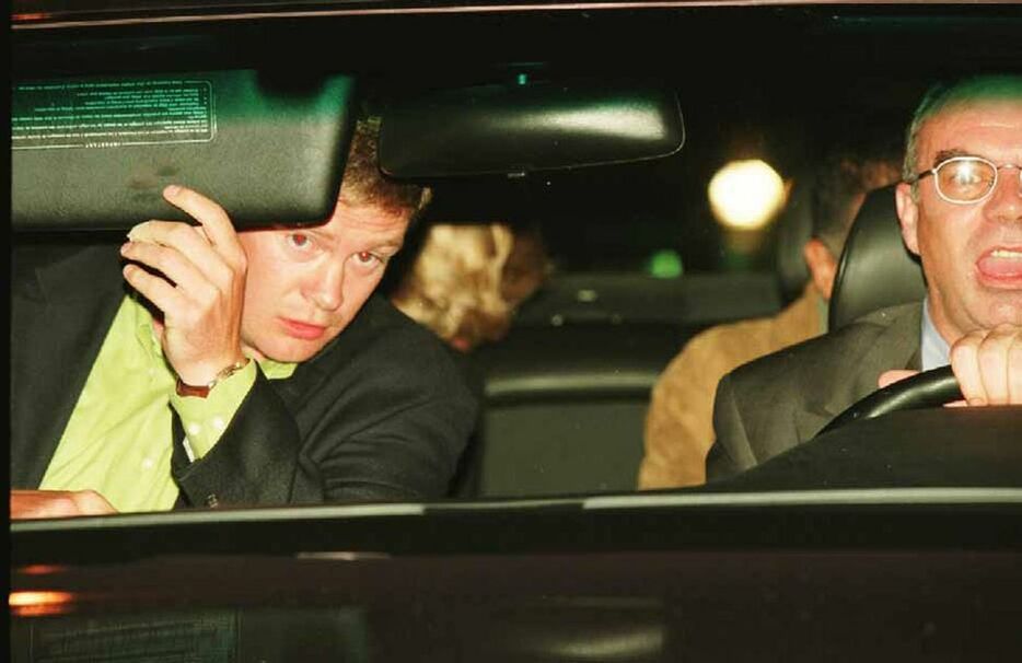 運転手のアンリ・ポール、ボディガードのトレヴァー・リース・ジョーンズ。後部座席にいるのは、ダイアナ元妃とドディ・アルファイド。1997年8月31日に撮影