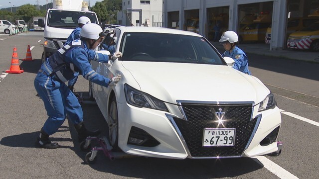 香川県警と高速道路の管理会社が共同で行った訓練