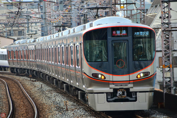 大阪環状線の電車。弁天町で大阪メトロに乗り換え、大阪南港へ向かう（画像：写真AC）。