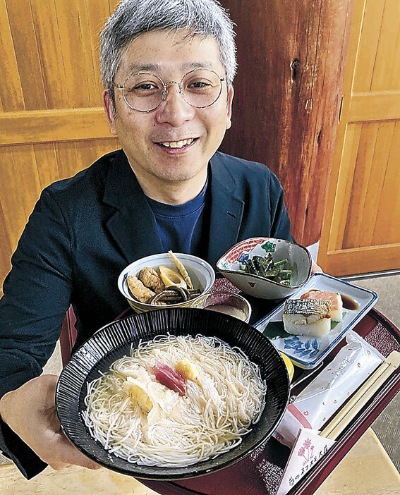 大門素麺と山里の味が楽しめる定食＝砺波市五谷