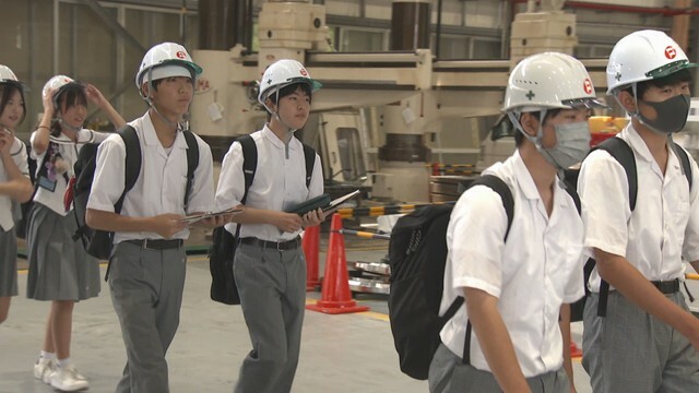 浅口市の高校生が岡山市の醸造機械・プラントメーカー「フジワラテクノアート」を訪問