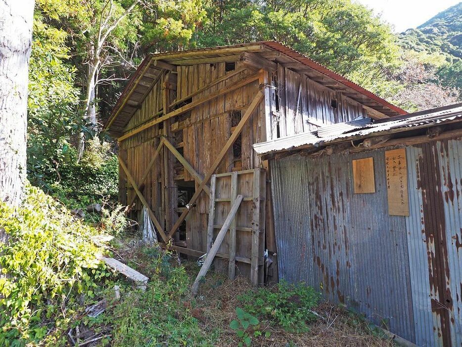 井澗家住宅線香水車小屋（和歌山県すさみ町周参見で）＝和歌山県教委文化遺産課提供