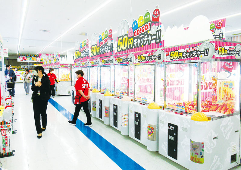 披露されたクレーンゲーム施設内＝桶川市西2丁目、マメトラショッピングパーク