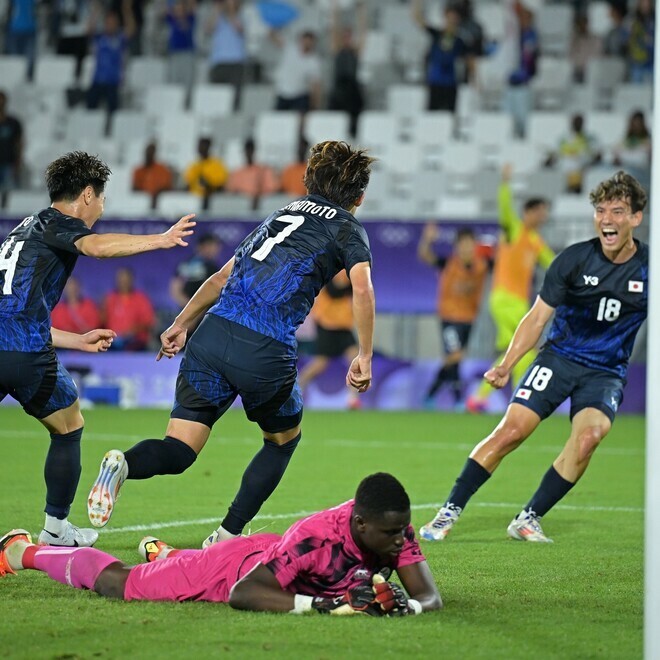 82分に山本（７番）が決勝ゴールを奪う。写真：金子拓弥(サッカーダイジェスト写真部／JMPA代表撮影)