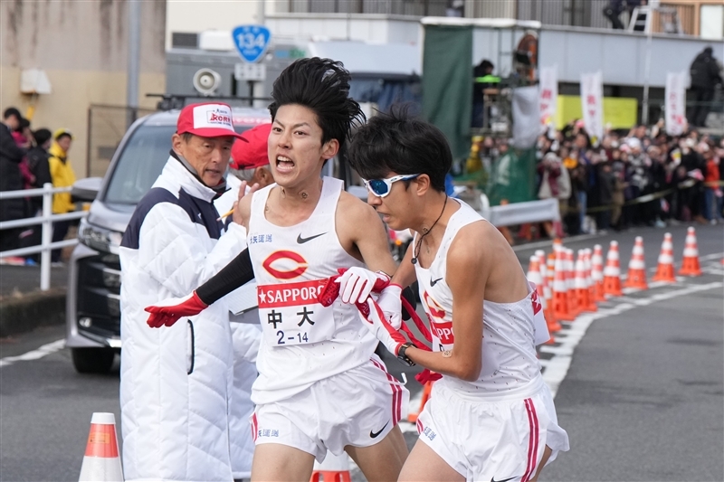 前回7区区間賞の吉居と8区阿部のタスキリレー