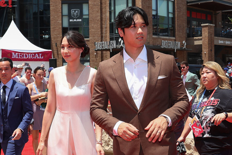 ドジャース・大谷翔平（右）と真美子夫人【写真：ロイター】