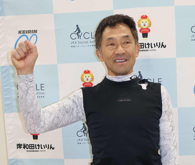 62歳7カ月の佐々木浩三が現役最年長勝利を挙げた（撮影・山田敏明）