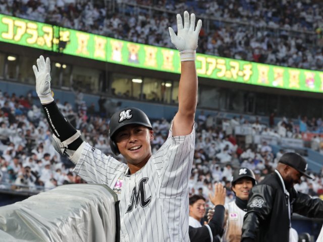 現役ドラフトでロッテから西武に移籍が決まった平沢 photograph by Chiba Lotte Marines