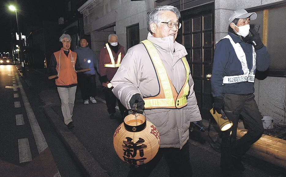 夜警をする参加者