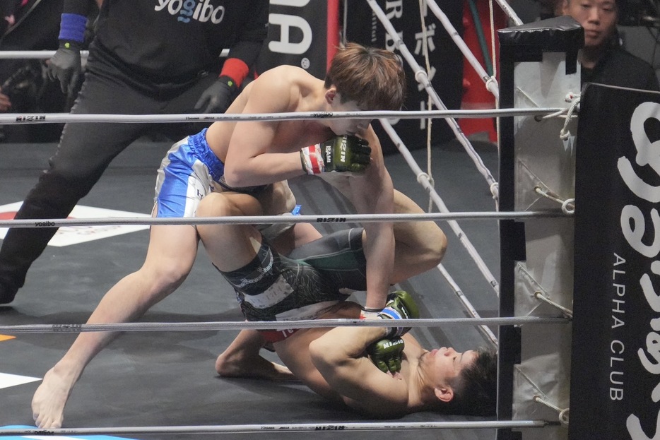 黒薔薇くんこと鈴木博昭を何度もテイクダウンして削った安井がMMA4戦無敗に