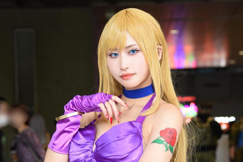 「餓狼伝説 City of the Wolves」のB.ジェニーのコスプレを披露した白銀みやさん