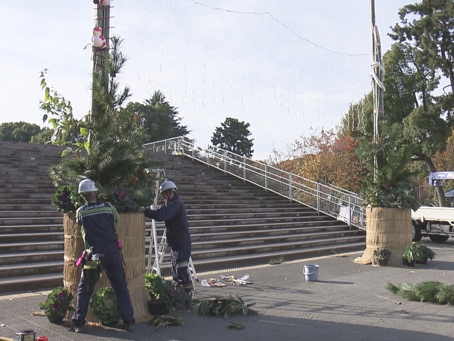 名城公園の「tonarino」に飾られた巨大門松