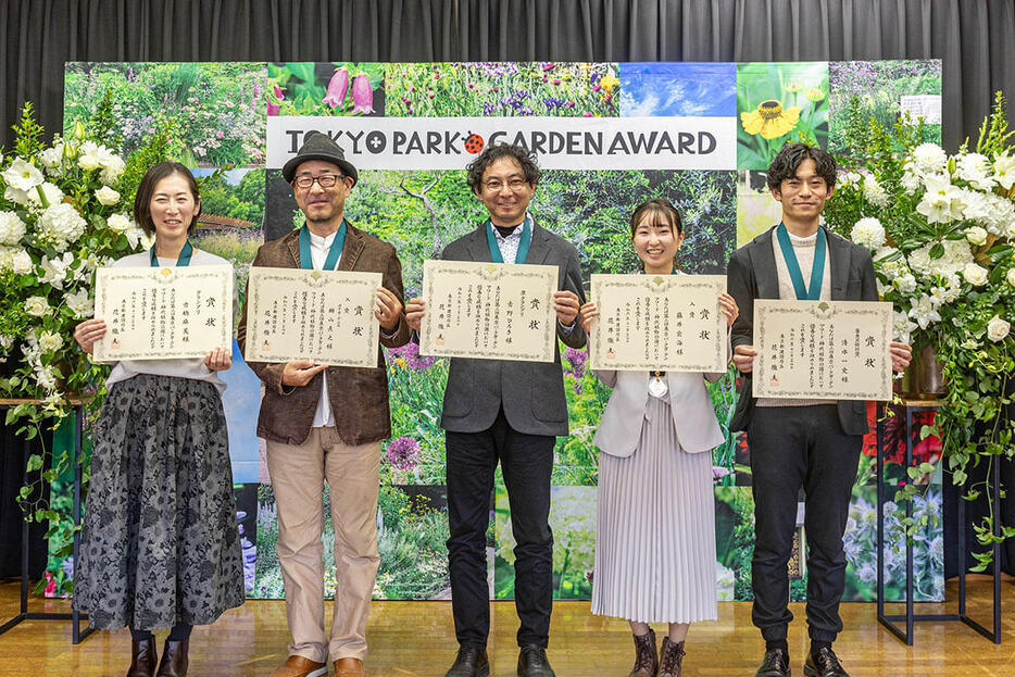 入賞者の皆さん（左から：古橋麻美さん、柵山直之さん、吉野ひろきさん、藤井宏海さん、清水一史さん）