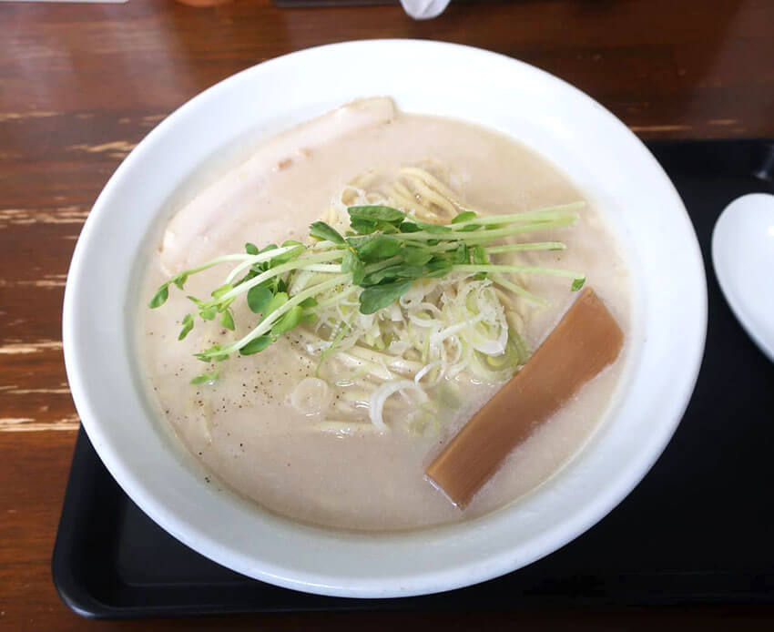 非ご当地のビックネーム「麺屋 鳥見本（六十谷店）」