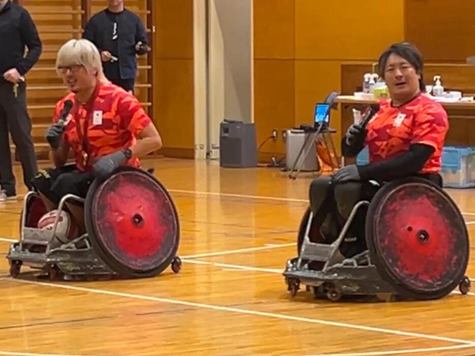 （左から）車いすラグビー金メダリスト池崎大輔さんと島川慎一さん