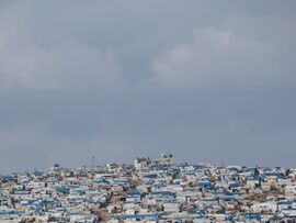 200万人近くのシリア難民が暮らす国境近くの村