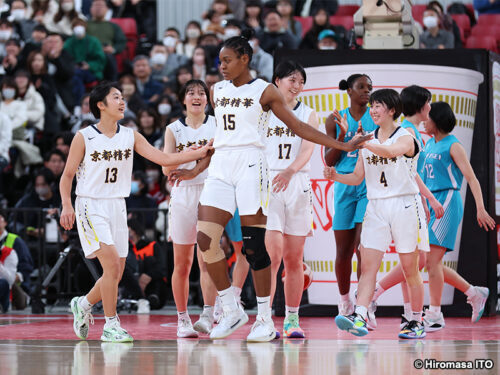 ウインターカップ3連覇を果たした京都精華学園［写真］＝伊藤大允