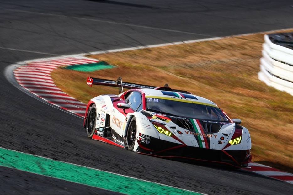 見事ポールトゥウィンでを果たしGT300シリーズチャンピオンを獲得したNo.88 VENTENY Lamborghini GT3 小暮 卓史 / 元嶋 佑弥